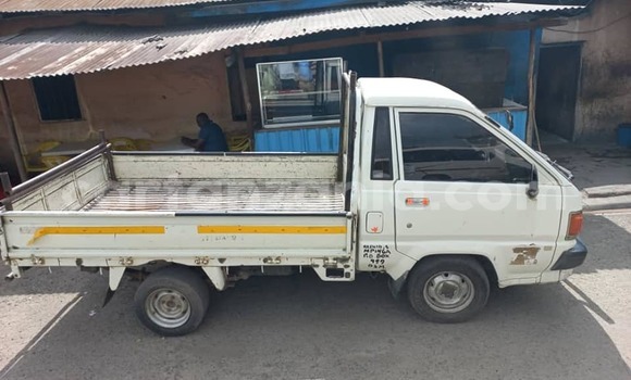 Buy Used Toyota Noah White Car in Dar es Salaam in Dar es Salaam Buy Used Toyota Noah White Car in Dar es Salaam in Dar es Salaam