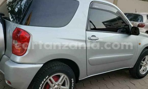 Nunua Ilio tumika Toyota RAV4 Fedha Gari ndani ya Moshi nchini Kilimanjaro Nunua Ilio tumika Toyota RAV4 Fedha Gari ndani ya Moshi nchini Kilimanjaro