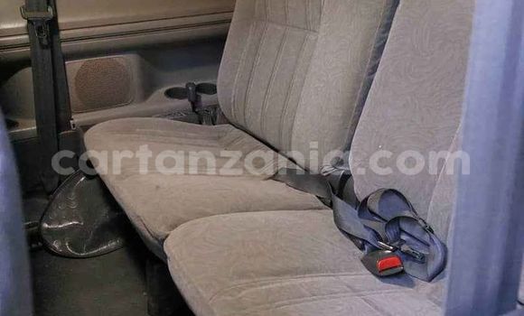 Nunua Ilio tumika Toyota Noah Nyeupe Gari ndani ya Moshi nchini Kilimanjaro Nunua Ilio tumika Toyota Noah Nyeupe Gari ndani ya Moshi nchini Kilimanjaro