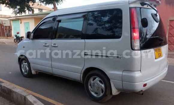 Nunua Ilio tumika Toyota Noah Nyeupe Gari ndani ya Moshi nchini Kilimanjaro Nunua Ilio tumika Toyota Noah Nyeupe Gari ndani ya Moshi nchini Kilimanjaro