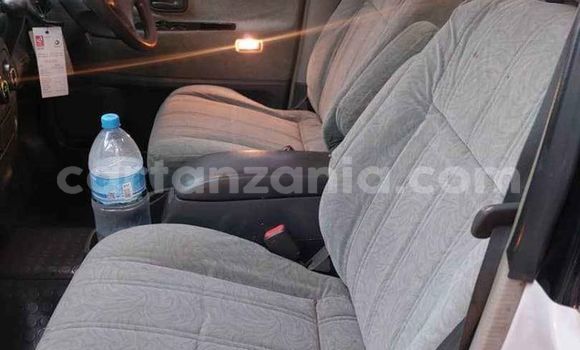 Nunua Ilio tumika Toyota Noah Nyeupe Gari ndani ya Moshi nchini Kilimanjaro Nunua Ilio tumika Toyota Noah Nyeupe Gari ndani ya Moshi nchini Kilimanjaro