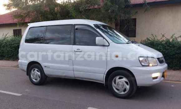 Nunua Ilio tumika Toyota Noah Nyeupe Gari ndani ya Moshi nchini Kilimanjaro Nunua Ilio tumika Toyota Noah Nyeupe Gari ndani ya Moshi nchini Kilimanjaro