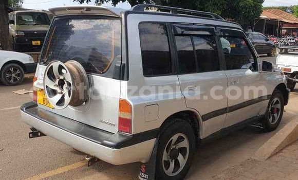 Nunua Ilio tumika Suzuki Escudo Fedha Gari ndani ya Moshi nchini Kilimanjaro Nunua Ilio tumika Suzuki Escudo Fedha Gari ndani ya Moshi nchini Kilimanjaro