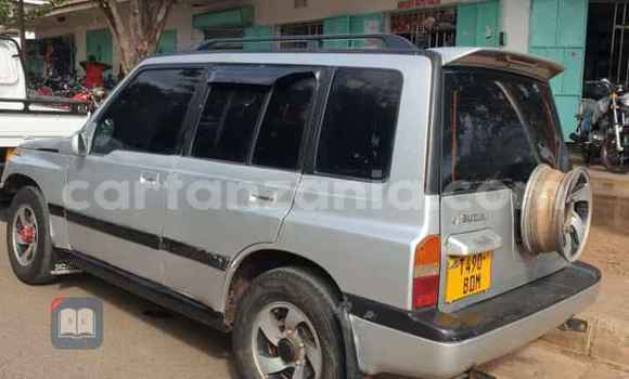 Nunua Ilio tumika Suzuki Escudo Fedha Gari ndani ya Moshi nchini Kilimanjaro Nunua Ilio tumika Suzuki Escudo Fedha Gari ndani ya Moshi nchini Kilimanjaro