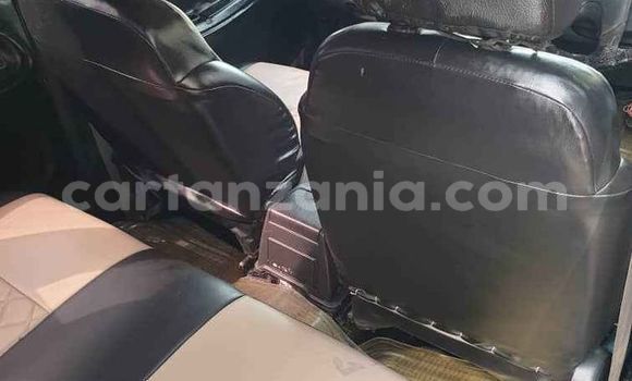 Nunua Ilio tumika Suzuki Escudo Fedha Gari ndani ya Moshi nchini Kilimanjaro Nunua Ilio tumika Suzuki Escudo Fedha Gari ndani ya Moshi nchini Kilimanjaro