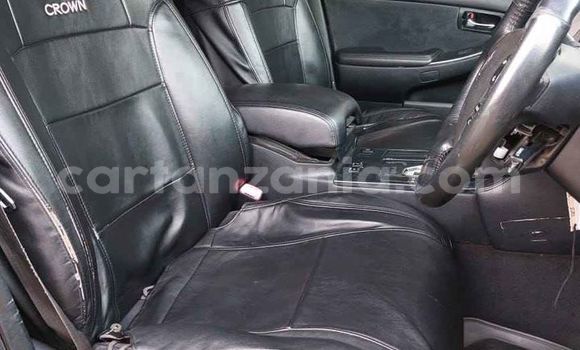 Nunua Ilio tumika Toyota Crown Nyeusi Gari ndani ya Moshi nchini Kilimanjaro Nunua Ilio tumika Toyota Crown Nyeusi Gari ndani ya Moshi nchini Kilimanjaro