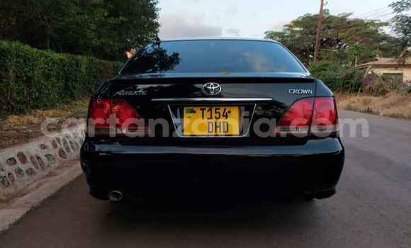 Nunua Ilio tumika Toyota Crown Nyeusi Gari ndani ya Moshi nchini Kilimanjaro Nunua Ilio tumika Toyota Crown Nyeusi Gari ndani ya Moshi nchini Kilimanjaro