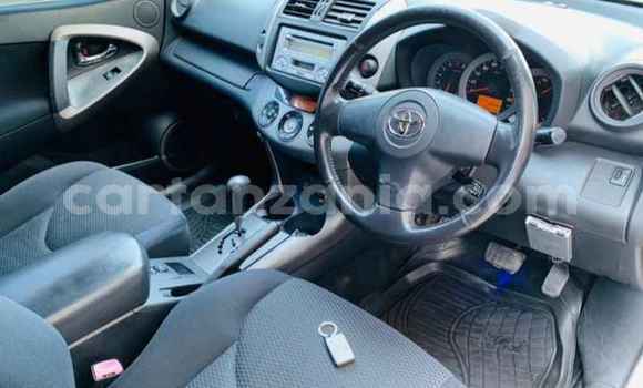 Nunua Ilio tumika Toyota RAV4 Fedha Gari ndani ya Moshi nchini Kilimanjaro Nunua Ilio tumika Toyota RAV4 Fedha Gari ndani ya Moshi nchini Kilimanjaro