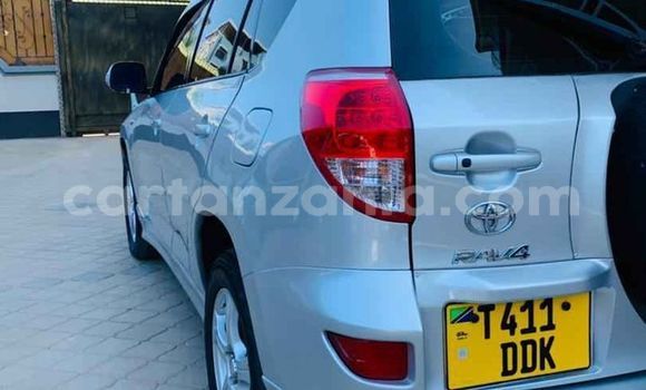 Nunua Ilio tumika Toyota RAV4 Fedha Gari ndani ya Moshi nchini Kilimanjaro Nunua Ilio tumika Toyota RAV4 Fedha Gari ndani ya Moshi nchini Kilimanjaro