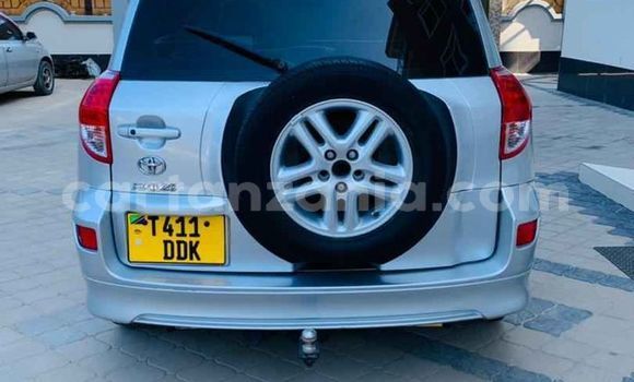Nunua Ilio tumika Toyota RAV4 Fedha Gari ndani ya Moshi nchini Kilimanjaro Nunua Ilio tumika Toyota RAV4 Fedha Gari ndani ya Moshi nchini Kilimanjaro