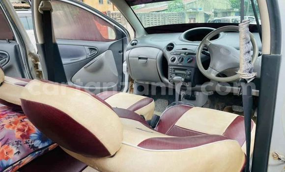 Nunua Ilio tumika Toyota Vitz Fedha Gari ndani ya Moshi nchini Kilimanjaro Nunua Ilio tumika Toyota Vitz Fedha Gari ndani ya Moshi nchini Kilimanjaro
