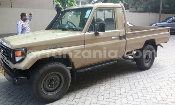 Buy Used Toyota Pickup Beige Car in Dar es Salaam in Dar es Salaam Buy Used Toyota Pickup Beige Car in Dar es Salaam in Dar es Salaam