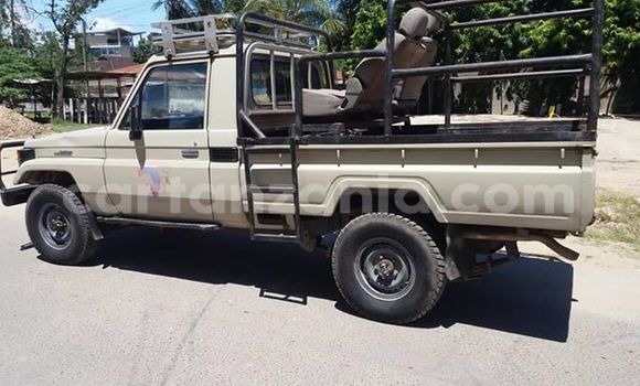 Buy Used Toyota Pickup Beige Car in Dar es Salaam in Dar es Salaam Buy Used Toyota Pickup Beige Car in Dar es Salaam in Dar es Salaam