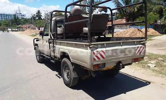 Buy Used Toyota Pickup Beige Car in Dar es Salaam in Dar es Salaam Buy Used Toyota Pickup Beige Car in Dar es Salaam in Dar es Salaam