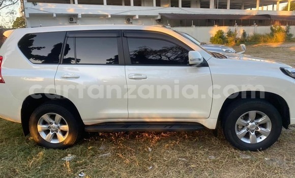 Nunua Ilio tumika Toyota Land Cruiser Prado Nyeupe Gari ndani ya Dar es Salaam nchini Dar es Salaam Nunua Ilio tumika Toyota Land Cruiser Prado Nyeupe Gari ndani ya Dar es Salaam nchini Dar es Salaam