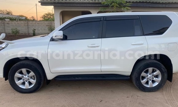 Nunua Ilio tumika Toyota Land Cruiser Prado Nyeupe Gari ndani ya Dar es Salaam nchini Dar es Salaam Nunua Ilio tumika Toyota Land Cruiser Prado Nyeupe Gari ndani ya Dar es Salaam nchini Dar es Salaam