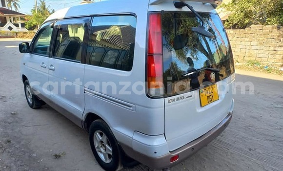Nunua Ilio tumika Toyota Noah Fedha Gari ndani ya Dar es Salaam nchini Dar es Salaam Nunua Ilio tumika Toyota Noah Fedha Gari ndani ya Dar es Salaam nchini Dar es Salaam