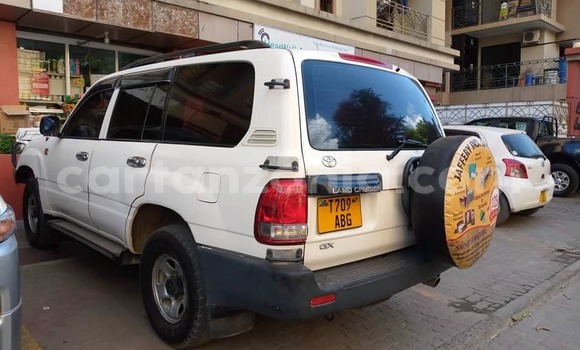 Nunua Ilio tumika Toyota Land Cruiser Nyeupe Gari ndani ya Dar es Salaam nchini Dar es Salaam Nunua Ilio tumika Toyota Land Cruiser Nyeupe Gari ndani ya Dar es Salaam nchini Dar es Salaam