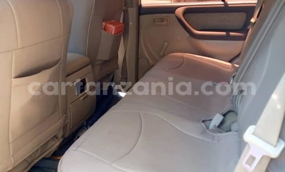 Nunua Ilio tumika Toyota Land Cruiser Nyeupe Gari ndani ya Dar es Salaam nchini Dar es Salaam Nunua Ilio tumika Toyota Land Cruiser Nyeupe Gari ndani ya Dar es Salaam nchini Dar es Salaam
