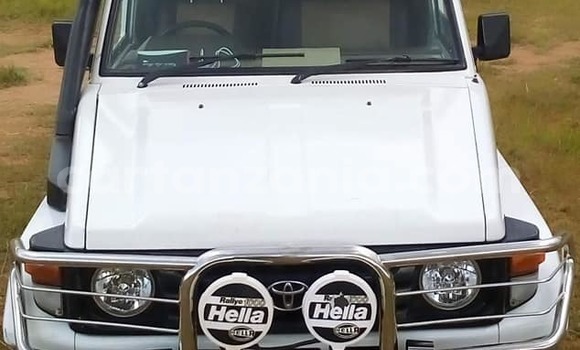 Nunua Ilio tumika Toyota Land Cruiser Nyeupe Gari ndani ya Dar es Salaam nchini Dar es Salaam Nunua Ilio tumika Toyota Land Cruiser Nyeupe Gari ndani ya Dar es Salaam nchini Dar es Salaam