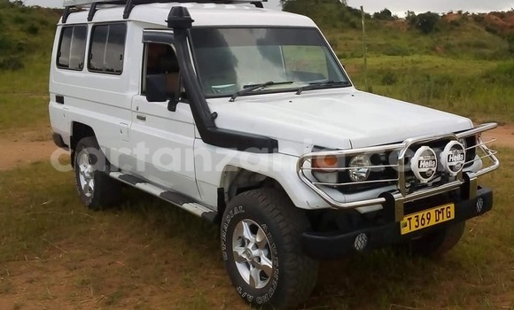 Nunua Ilio tumika Toyota Land Cruiser Nyeupe Gari ndani ya Dar es Salaam nchini Dar es Salaam Nunua Ilio tumika Toyota Land Cruiser Nyeupe Gari ndani ya Dar es Salaam nchini Dar es Salaam
