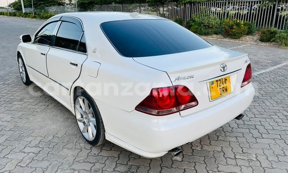 Nunua Ilio tumika Toyota Crown Nyeupe Gari ndani ya Dar es Salaam nchini Dar es Salaam Nunua Ilio tumika Toyota Crown Nyeupe Gari ndani ya Dar es Salaam nchini Dar es Salaam