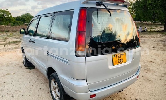 Nunua Ilio tumika Toyota Noah Fedha Gari ndani ya Dar es Salaam nchini Dar es Salaam Nunua Ilio tumika Toyota Noah Fedha Gari ndani ya Dar es Salaam nchini Dar es Salaam