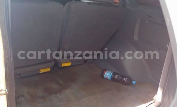 Nunua Ilio tumika Toyota RAV4 Nyeupe Gari ndani ya Dar es Salaam nchini Dar es Salaam Nunua Ilio tumika Toyota RAV4 Nyeupe Gari ndani ya Dar es Salaam nchini Dar es Salaam