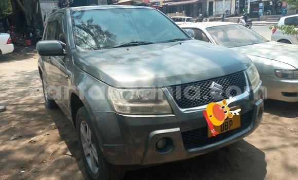 Nunua Ilio tumika Suzuki Escudo Kijani Gari ndani ya Dar es Salaam nchini Dar es Salaam