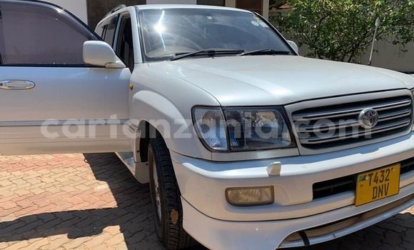 Buy Used Toyota Land Cruiser White Car in Dar es Salaam in Dar es Salaam