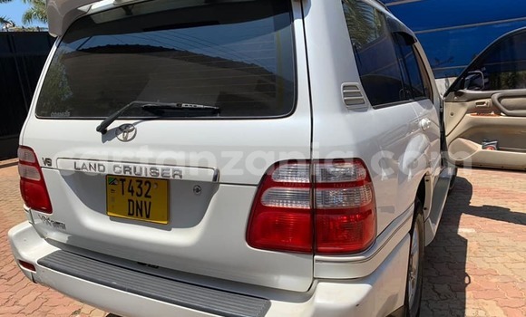 Nunua Ilio tumika Toyota Land Cruiser Nyeupe Gari ndani ya Dar es Salaam nchini Dar es Salaam Nunua Ilio tumika Toyota Land Cruiser Nyeupe Gari ndani ya Dar es Salaam nchini Dar es Salaam
