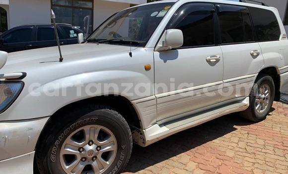 Nunua Ilio tumika Toyota Land Cruiser Nyeupe Gari ndani ya Dar es Salaam nchini Dar es Salaam Nunua Ilio tumika Toyota Land Cruiser Nyeupe Gari ndani ya Dar es Salaam nchini Dar es Salaam
