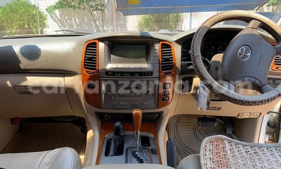 Nunua Ilio tumika Toyota Land Cruiser Nyeupe Gari ndani ya Dar es Salaam nchini Dar es Salaam Nunua Ilio tumika Toyota Land Cruiser Nyeupe Gari ndani ya Dar es Salaam nchini Dar es Salaam