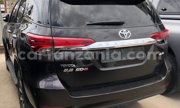 Nunua Ilio tumika Toyota Fortuner Nyeusi Gari ndani ya Dar es Salaam nchini Dar es Salaam Nunua Ilio tumika Toyota Fortuner Nyeusi Gari ndani ya Dar es Salaam nchini Dar es Salaam