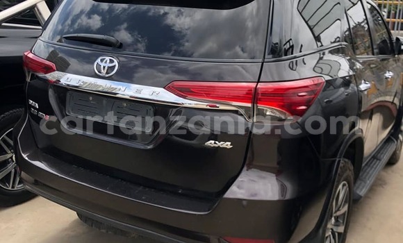 Nunua Ilio tumika Toyota Fortuner Nyeusi Gari ndani ya Dar es Salaam nchini Dar es Salaam Nunua Ilio tumika Toyota Fortuner Nyeusi Gari ndani ya Dar es Salaam nchini Dar es Salaam
