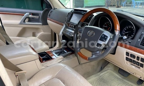 Nunua Ilio tumika Toyota Land Cruiser Nyeusi Gari ndani ya Dar es Salaam nchini Dar es Salaam Nunua Ilio tumika Toyota Land Cruiser Nyeusi Gari ndani ya Dar es Salaam nchini Dar es Salaam