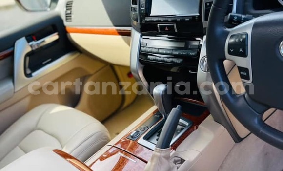 Buy Used Toyota Land Cruiser White Car in Dar es Salaam in Dar es Salaam Buy Used Toyota Land Cruiser White Car in Dar es Salaam in Dar es Salaam