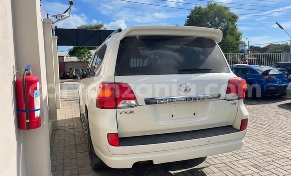 Buy Used Toyota Land Cruiser White Car in Dar es Salaam in Dar es Salaam Buy Used Toyota Land Cruiser White Car in Dar es Salaam in Dar es Salaam