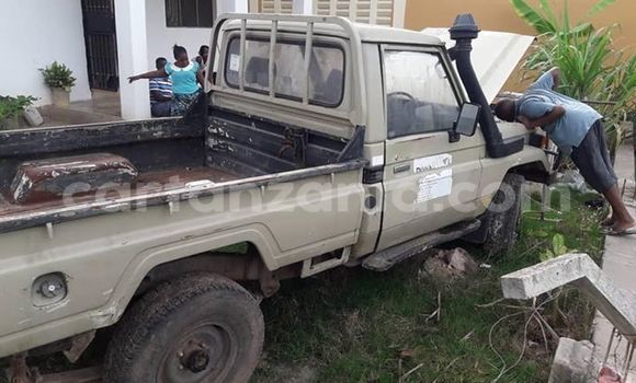 Buy Used Toyota Pickup Beige Car in Dar es Salaam in Dar es Salaam Buy Used Toyota Pickup Beige Car in Dar es Salaam in Dar es Salaam
