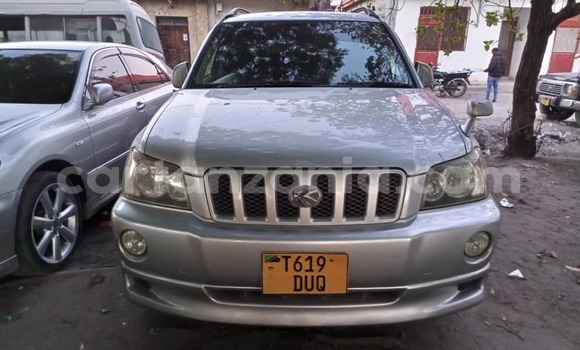 Nunua Ilio tumika Toyota Kluger Fedha Gari ndani ya Dar es Salaam nchini Dar es Salaam