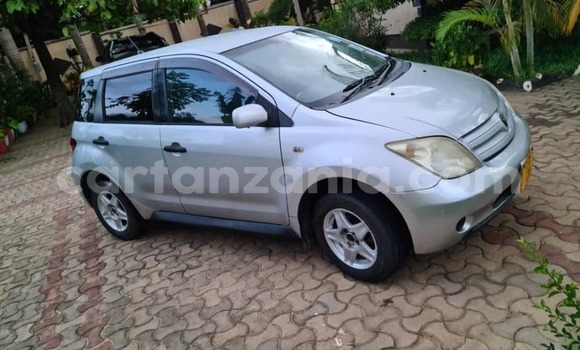 Nunua Ilio tumika Toyota IST Fedha Gari ndani ya Dar es Salaam nchini Dar es Salaam