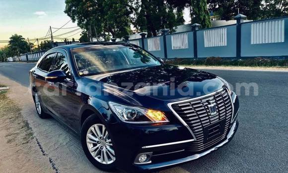 Nunua Ilio tumika Toyota Crown Bluu Gari ndani ya Dar es Salaam nchini Dar es Salaam