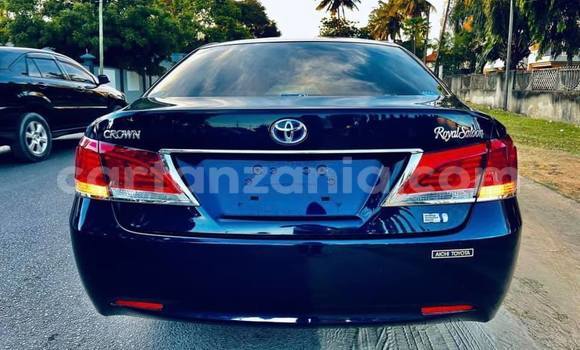 Buy Used Toyota Crown Blue Car in Dar es Salaam in Dar es Salaam Buy Used Toyota Crown Blue Car in Dar es Salaam in Dar es Salaam