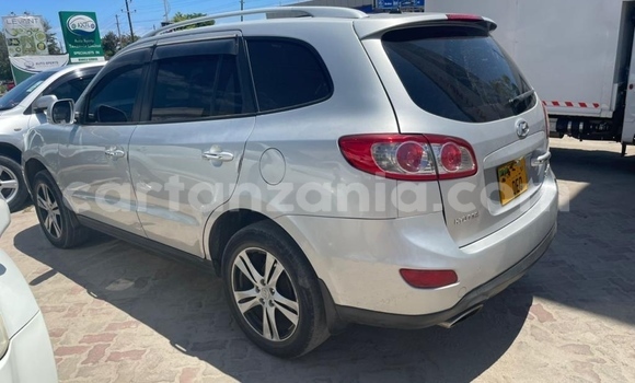 Buy Used Hyundai Santa Fe Silver Car in Dar es Salaam in Dar es Salaam Buy Used Hyundai Santa Fe Silver Car in Dar es Salaam in Dar es Salaam