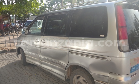Nunua Ilio tumika Toyota Noah Fedha Gari ndani ya Dar es Salaam nchini Dar es Salaam Nunua Ilio tumika Toyota Noah Fedha Gari ndani ya Dar es Salaam nchini Dar es Salaam