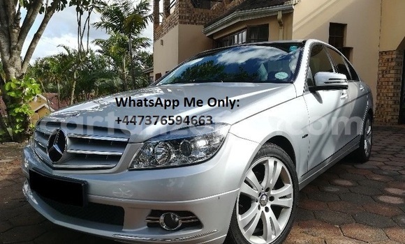 Nunua Ilio tumika Mercedes‒Benz C–Class Fedha Gari ndani ya Dar es Salaam nchini Dar es Salaam