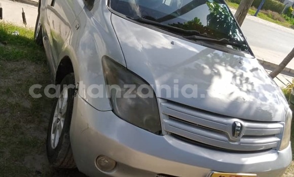 Buy Used Toyota IST Silver Car in Dar es Salaam in Dar es Salaam Buy Used Toyota IST Silver Car in Dar es Salaam in Dar es Salaam