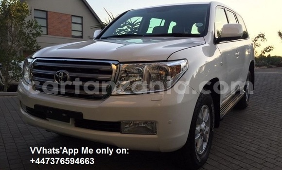 Nunua Ilio tumika Toyota Land Cruiser Nyeupe Gari ndani ya Dar es Salaam nchini Dar es Salaam Nunua Ilio tumika Toyota Land Cruiser Nyeupe Gari ndani ya Dar es Salaam nchini Dar es Salaam