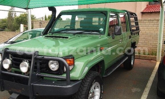 Buy Used Toyota Land Cruiser Green Car in Dar es Salaam in Dar es Salaam