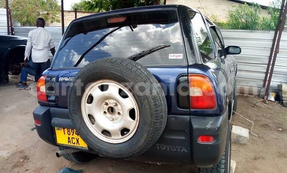 Nunua Ilio tumika Toyota RAV4 Bluu Gari ndani ya Dar es Salaam nchini Dar es Salaam Nunua Ilio tumika Toyota RAV4 Bluu Gari ndani ya Dar es Salaam nchini Dar es Salaam